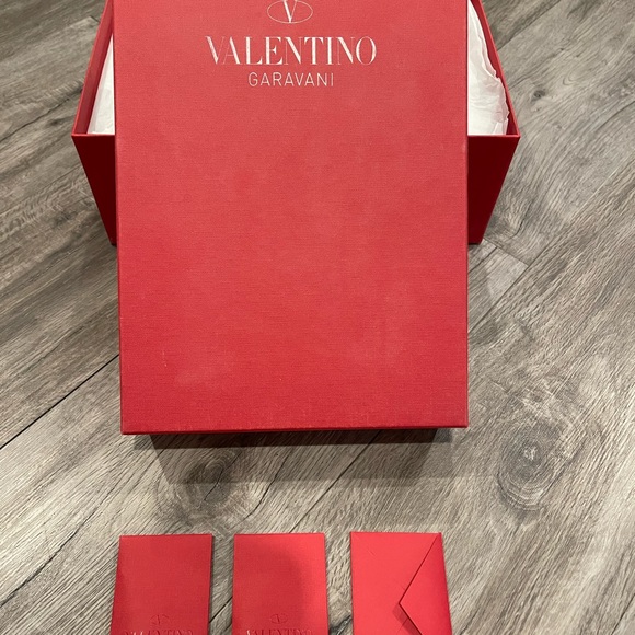 Pre loved Valentino red rock stud heels - Picture 4 of 10
